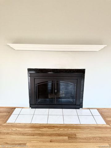 214 Marlborough Drive, Bloomfield Charter Township, MI 48302