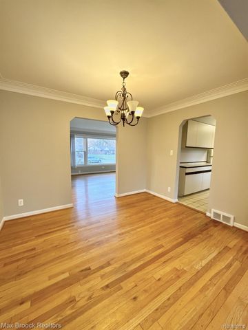 214 Marlborough Drive, Bloomfield Charter Township, MI 48302