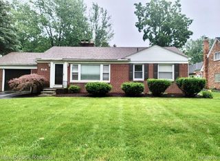 214 Marlborough Drive, Bloomfield Charter Township, MI 48302