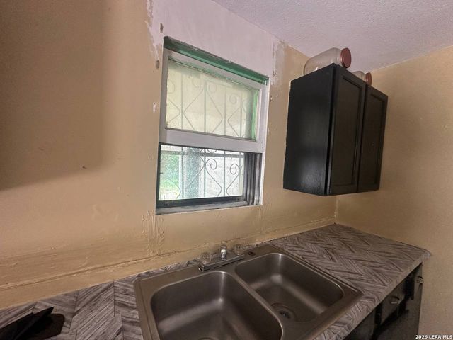 1408 W GERALD AVE, San Antonio, TX 78211