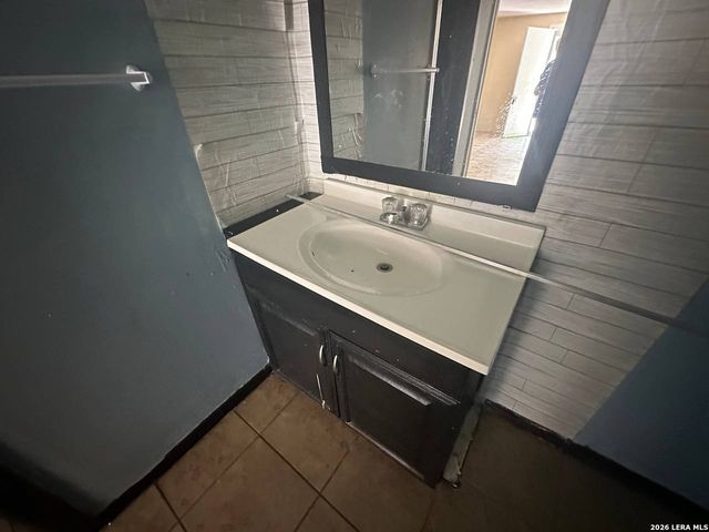 1408 W GERALD AVE, San Antonio, TX 78211