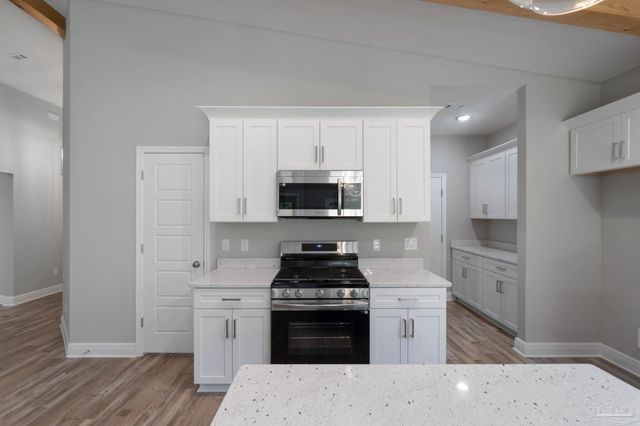 8302 Vickie St, Pensacola, FL 32514