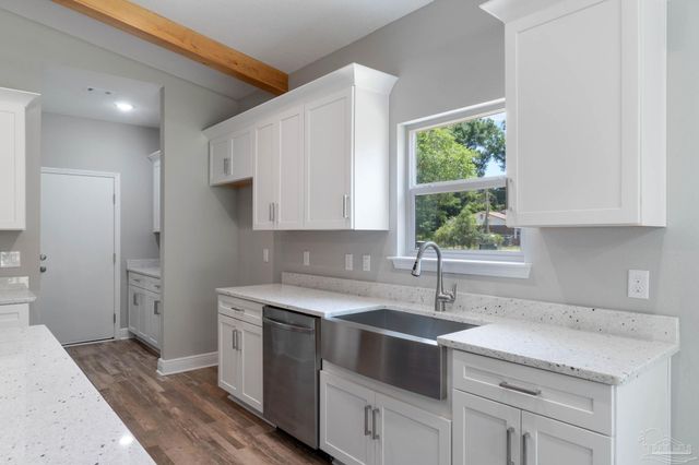 8302 Vickie St, Pensacola, FL 32514