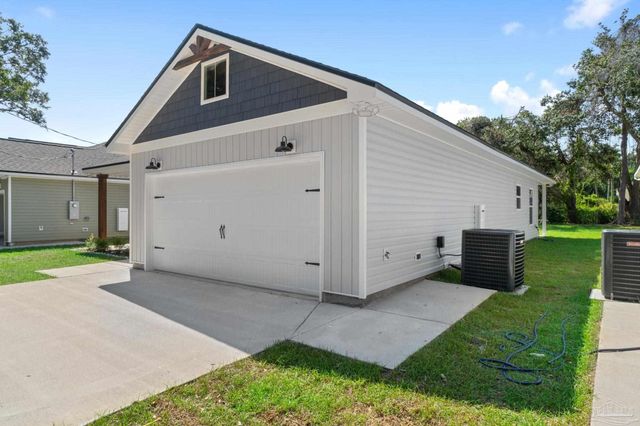 8302 Vickie St, Pensacola, FL 32514