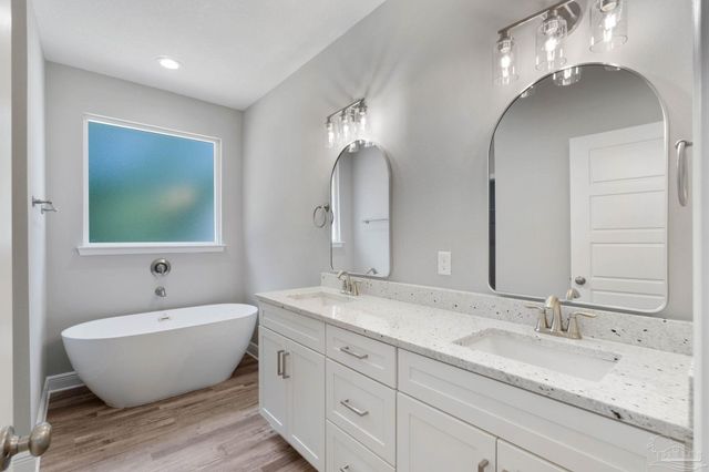 8302 Vickie St, Pensacola, FL 32514