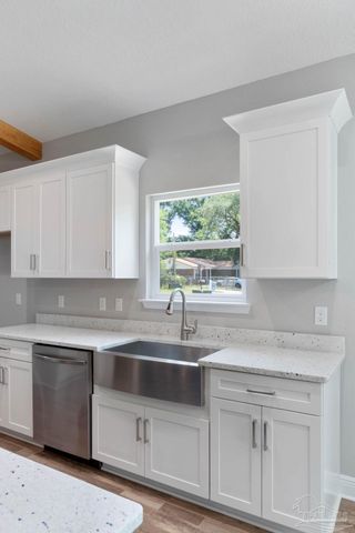 8302 Vickie St, Pensacola, FL 32514