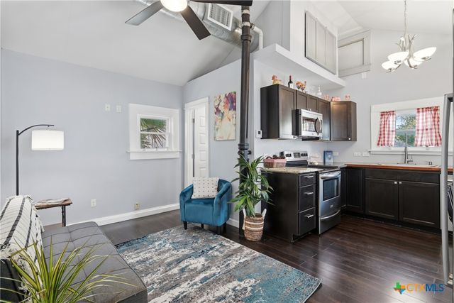 135 Adams Street 4, San Antonio, TX 78210