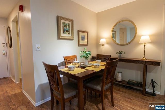 1033 Harmon Cove Tower, Secaucus, NJ 07094