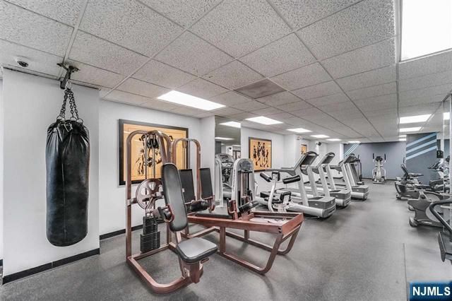 1033 Harmon Cove Tower, Secaucus, NJ 07094