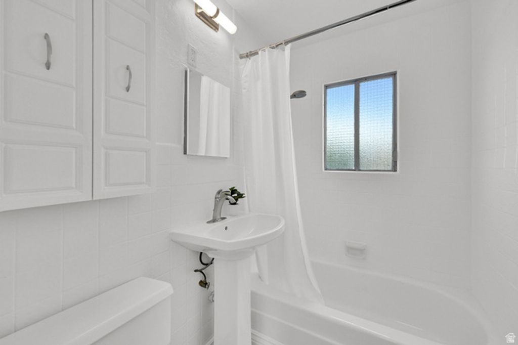 Image 14 of property listing at 1245 E KENSINGTON AVE, Salt Lake City, UT 84105