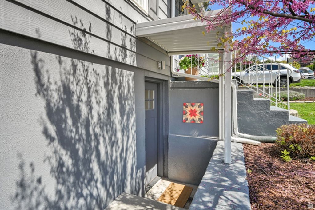 Image 15 of property listing at 1245 E KENSINGTON AVE, Salt Lake City, UT 84105