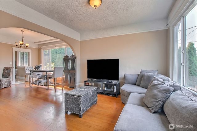 916 23rd Avenue S, Seattle, WA 98144