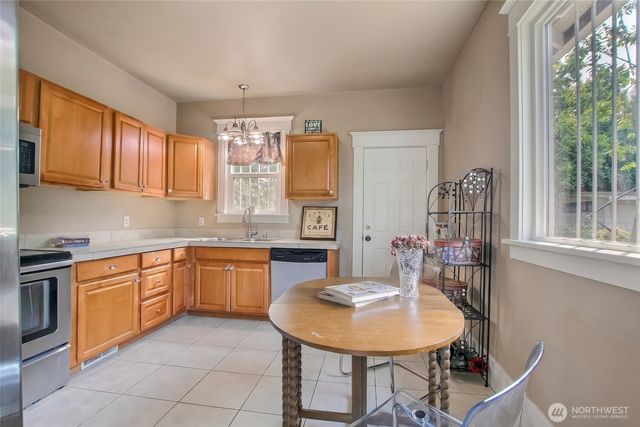 916 23rd Avenue S, Seattle, WA 98144