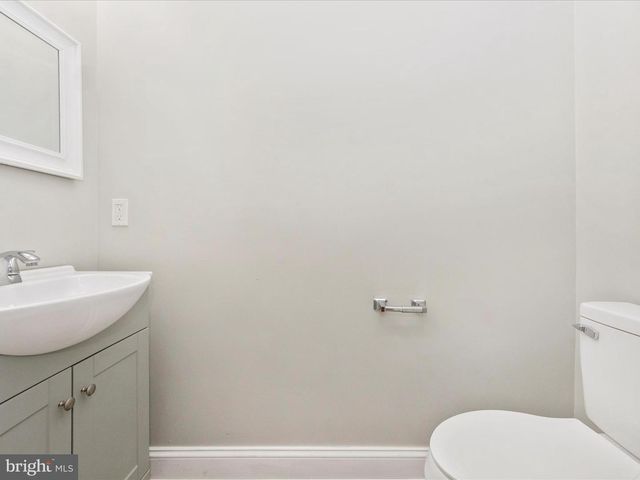 1821 N BOND ST, Baltimore, MD 21213