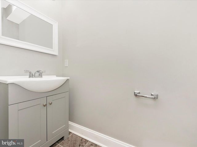 1821 N BOND ST, Baltimore, MD 21213