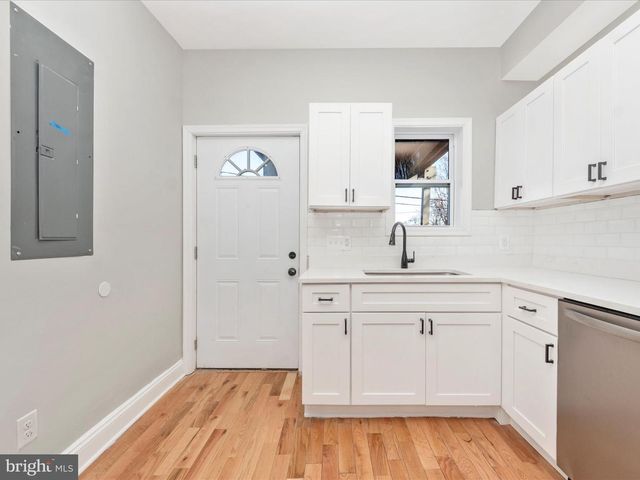 1821 N BOND ST, Baltimore, MD 21213