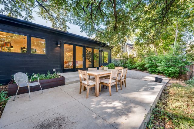 416 Crestwood Drive, Fort Worth, TX 76107