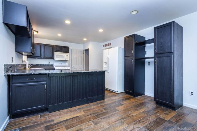 32016 Belcrest Road, Brownstown Charter Township, MI 48173