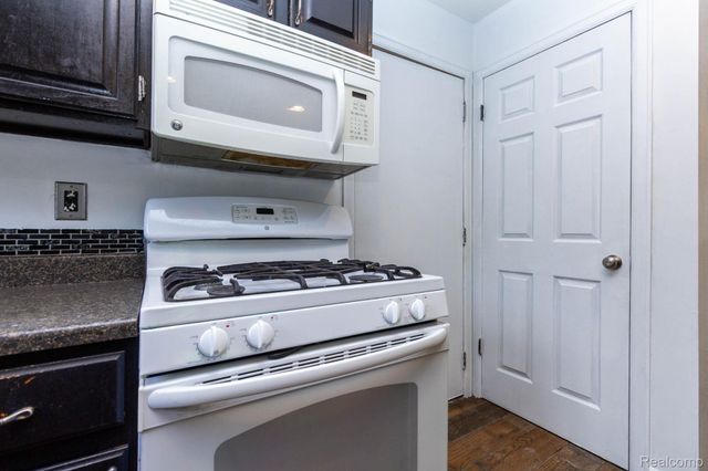 32016 Belcrest Road, Brownstown Charter Township, MI 48173