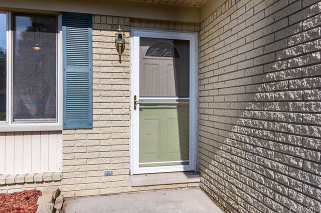 32016 Belcrest Road, Brownstown Charter Township, MI 48173