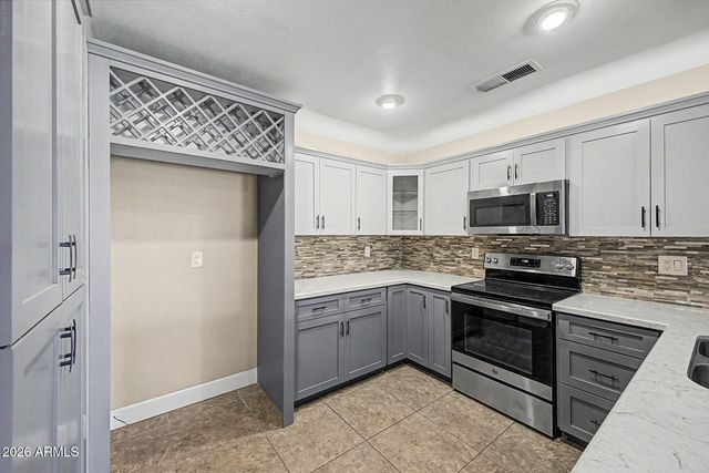 8659 W EARLL Drive W, Phoenix, AZ 85037
