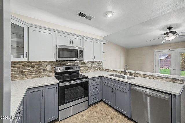 8659 W EARLL Drive W, Phoenix, AZ 85037