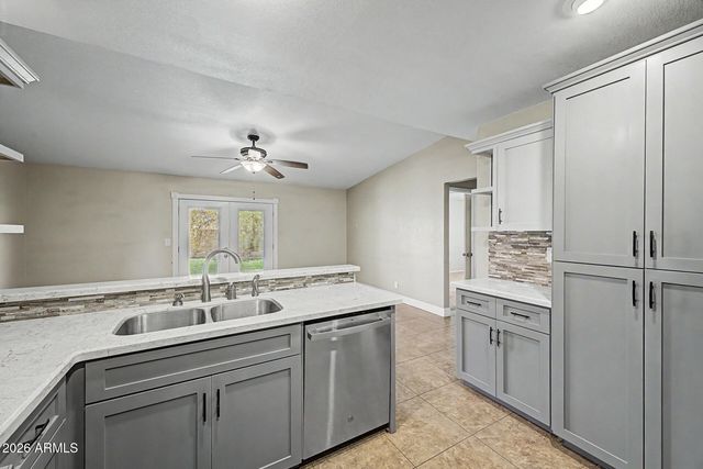 8659 W EARLL Drive W, Phoenix, AZ 85037