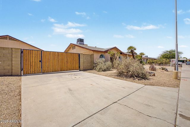 8659 W EARLL Drive W, Phoenix, AZ 85037