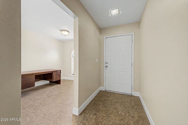 8659 W EARLL Drive W, Phoenix, AZ 85037