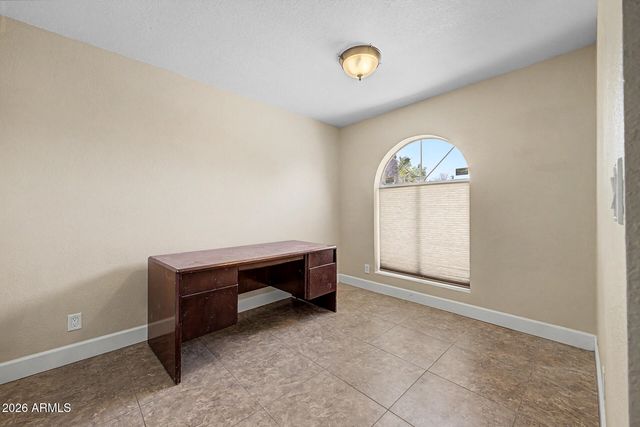 8659 W EARLL Drive W, Phoenix, AZ 85037