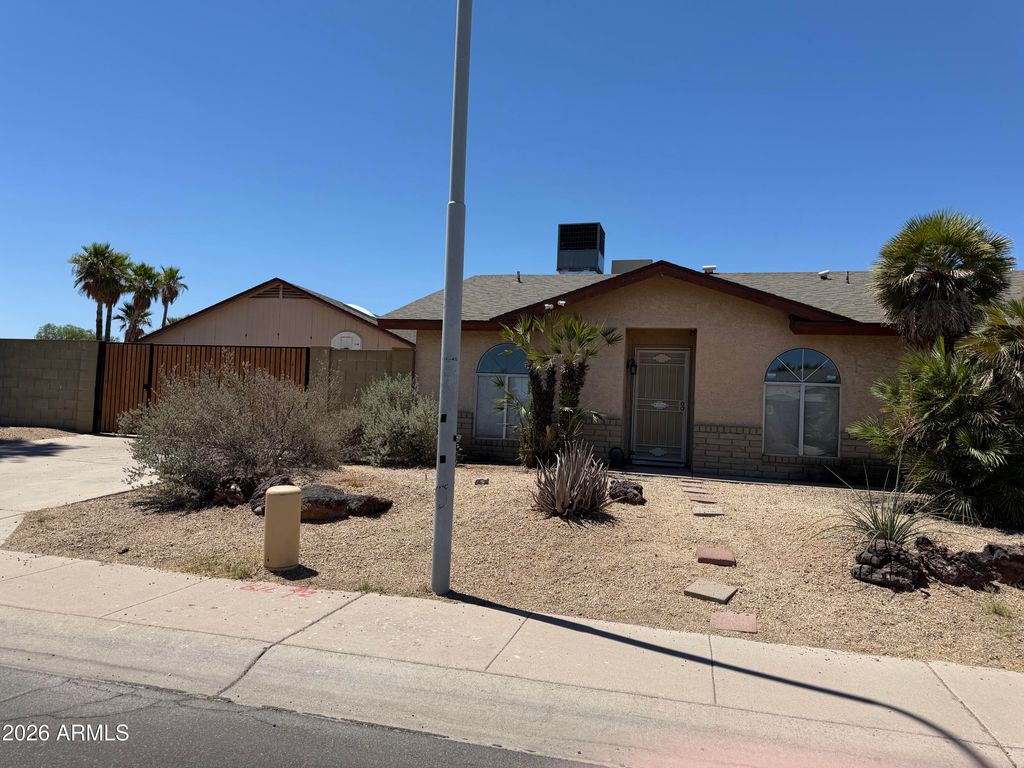 8659 W EARLL Drive W, Phoenix, AZ 85037