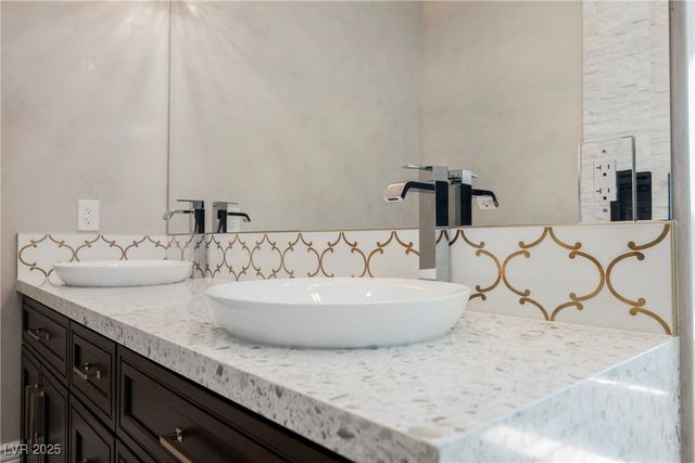 1721 South Tioga Way, Las Vegas, NV 89117