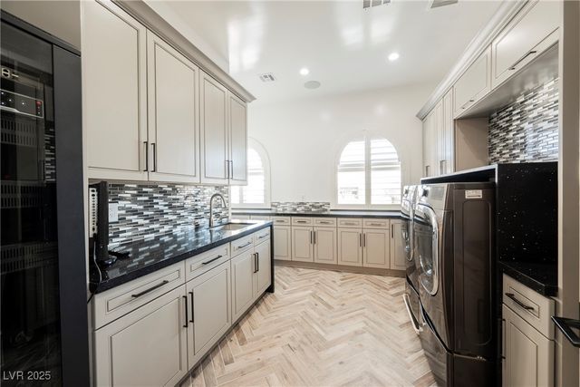 1721 South Tioga Way, Las Vegas, NV 89117