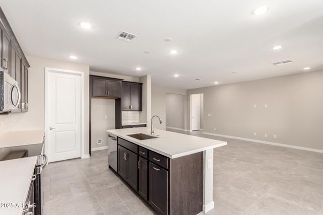 31619 N SHADY PASTURE Lane, San Tan Valley, AZ 85143