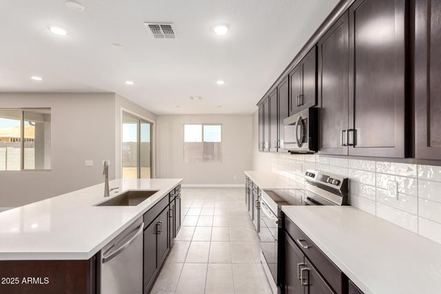 31619 N SHADY PASTURE Lane, San Tan Valley, AZ 85143