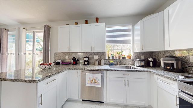 809 NW 170th Ter 26, Pembroke Pines, FL 33028