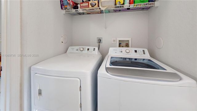 809 NW 170th Ter 26, Pembroke Pines, FL 33028