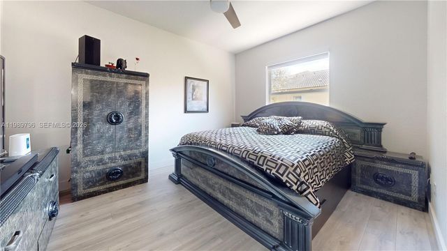 809 NW 170th Ter 26, Pembroke Pines, FL 33028