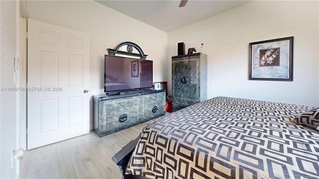 809 NW 170th Ter 26, Pembroke Pines, FL 33028