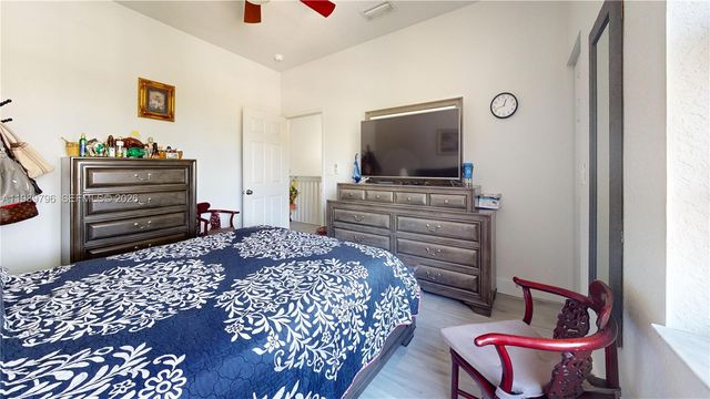 809 NW 170th Ter 26, Pembroke Pines, FL 33028