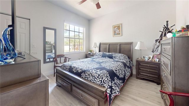 809 NW 170th Ter 26, Pembroke Pines, FL 33028