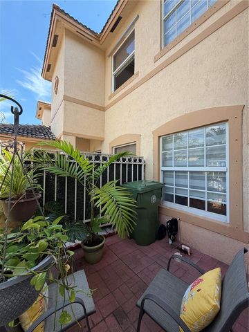 809 NW 170th Ter 26, Pembroke Pines, FL 33028