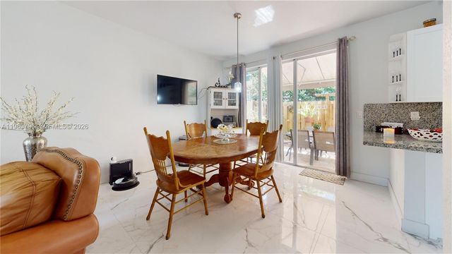 809 NW 170th Ter 26, Pembroke Pines, FL 33028