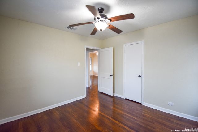 127 GLENCOE DR, San Antonio, TX 78212