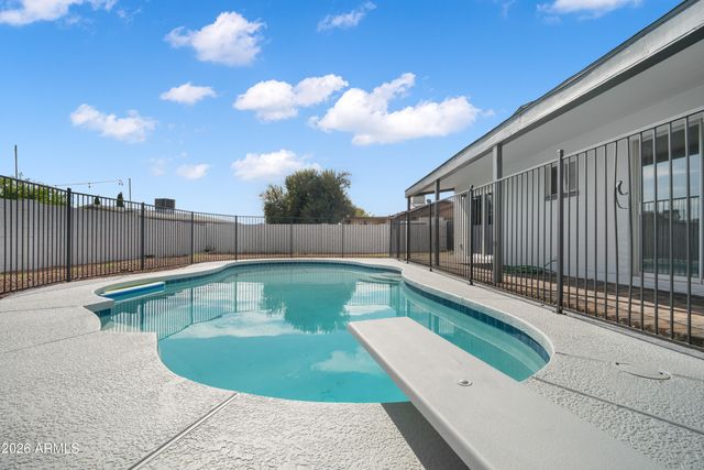 3047 W GREENWAY Road, Phoenix, AZ 85053