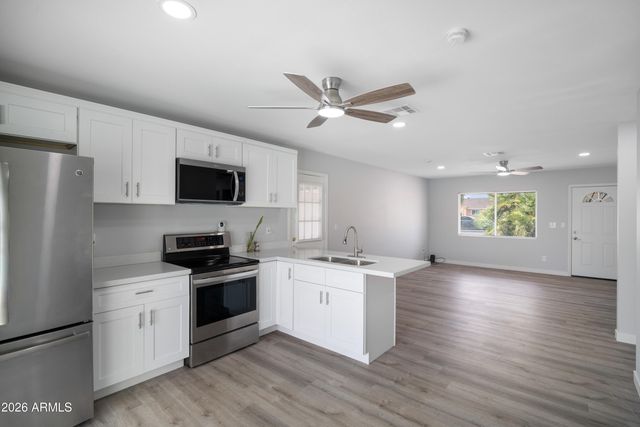 3047 W GREENWAY Road, Phoenix, AZ 85053