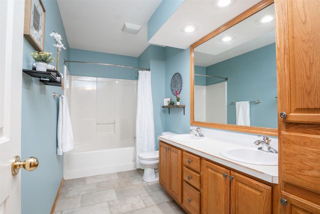4850 Augusta Lane, Pleasant Hill, IA 50327