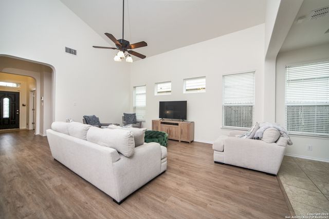 120 JOLIE CIR, Boerne, TX 78015