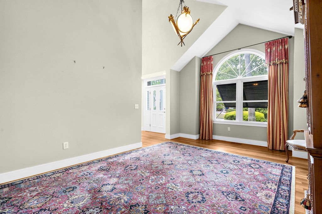 Image 10 of property listing at 516 Rice Planters Drive, Mount Pleasant, SC 29464