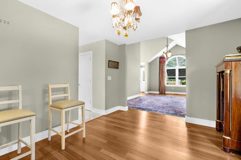 Image 11 of property listing at 516 Rice Planters Drive, Mount Pleasant, SC 29464